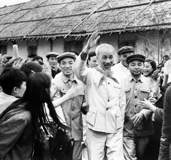 Chữa “bệnh quan liêu” của cán bộ, đảng viên theo tư tưởng Hồ Chí Minh