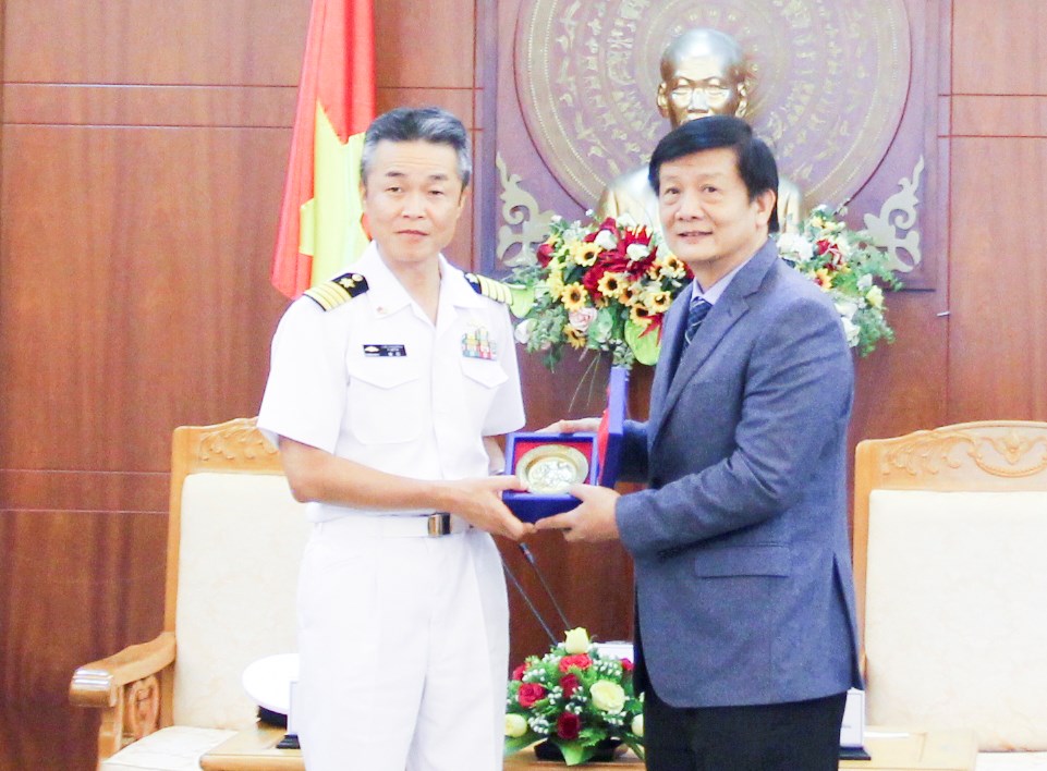 Lãnh đạo tỉnh Khánh Hòa tiếp Tư lệnh Đơn vị tàu ngầm Nhật Bản