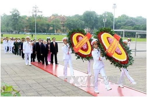 Lãnh đạo Đảng, Nhà nước vào Lăng viếng Chủ tịch Hồ Chí Minh nhân kỷ niệm 126 năm ngày sinh của Người