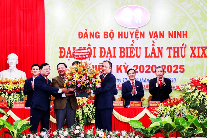 Đại hội Đảng bộ huyện Vạn Ninh lần thứ XIX