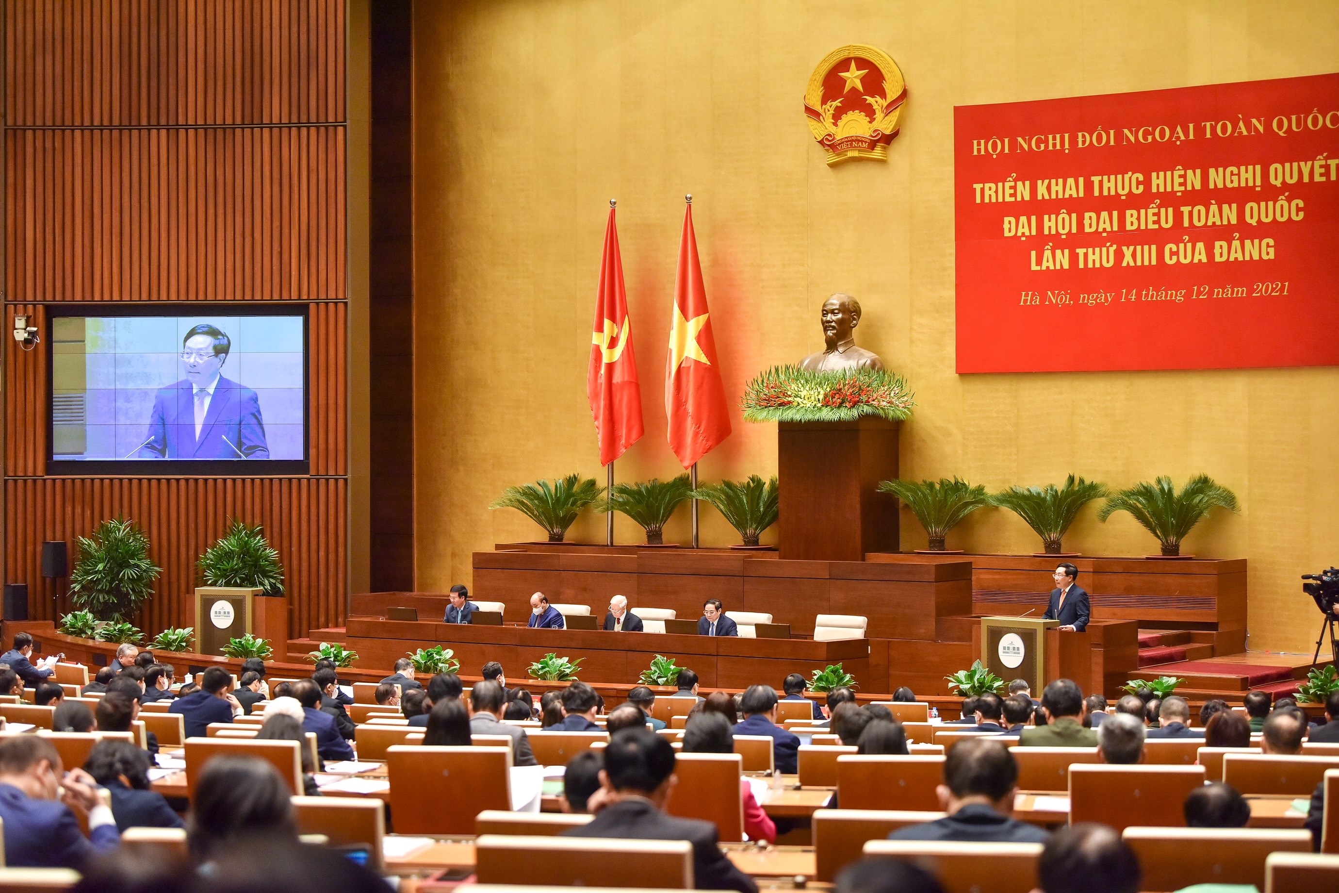 Bảo đảm lợi ích quốc gia - dân tộc trong đường lối đối ngoại thời kỳ đổi mới của Việt Nam
