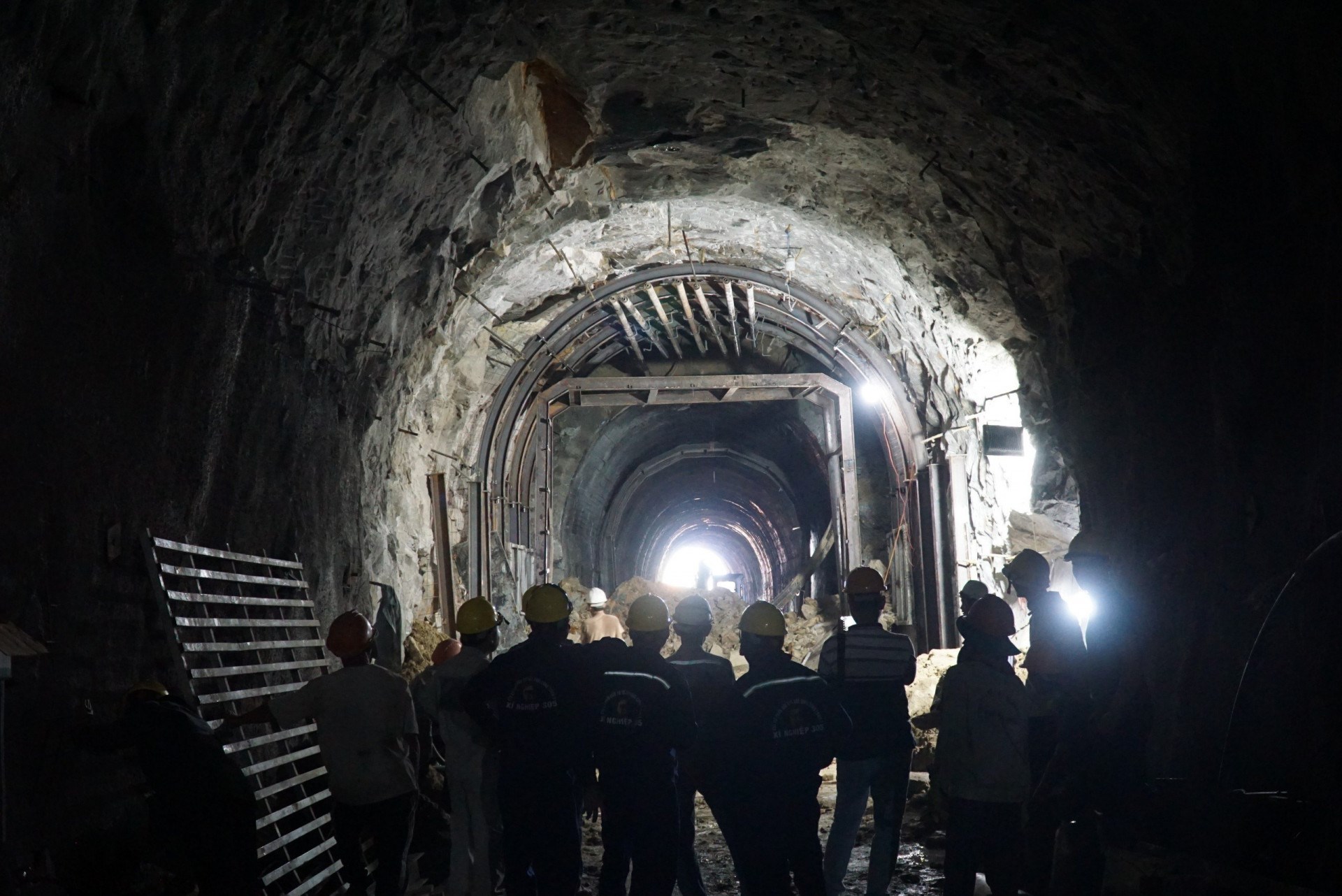 Thủ tướng Chính phủ chỉ đạo sớm khắc phục sạt lở tại hầm đường sắt Đèo Cả