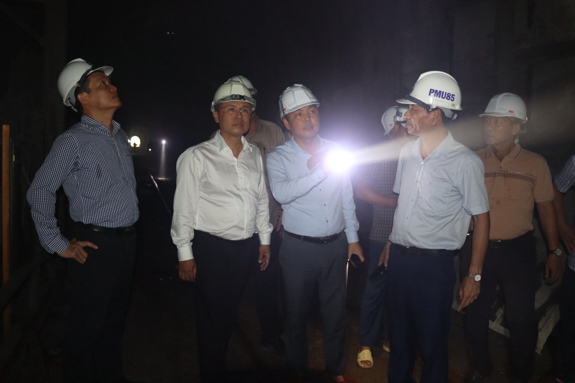 Lãnh đạo tỉnh Khánh Hòa kiểm tra khắc phục sự cố sạt lở hầm đường sắt ở Đèo Cả