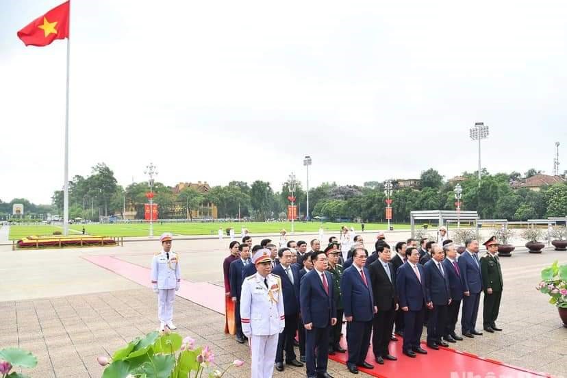  [Ảnh] Các đồng chí lãnh đạo Đảng, Nhà nước vào Lăng viếng Chủ tịch Hồ Chí Minh 