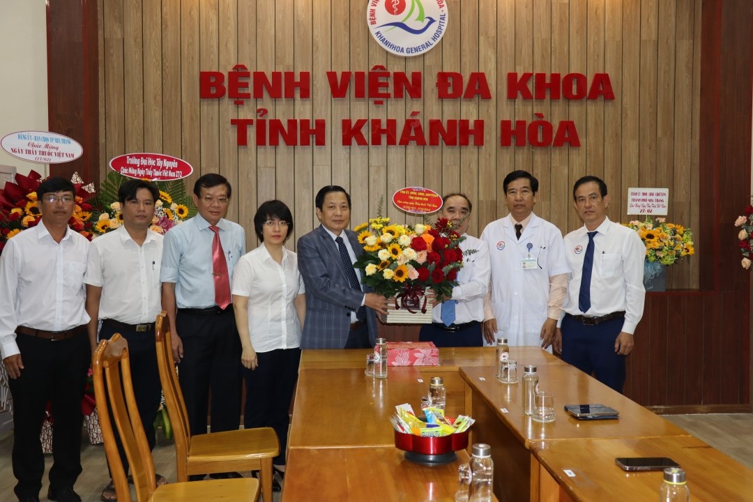 Trưởng Đoàn đại biểu Quốc hội tỉnh Hà Quốc Trị thăm một số cơ sở y tế