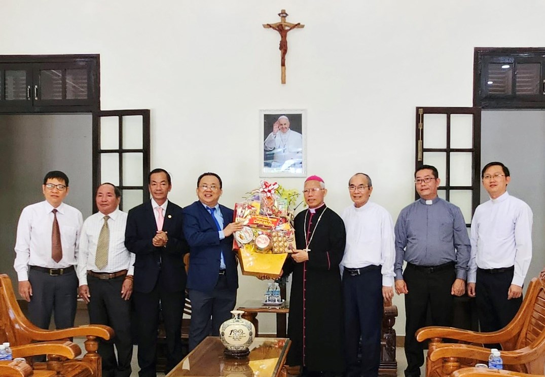 Phó Chủ tịch Thường trực UBND tỉnh Lê Hữu Hoàng thăm, chúc mừng các cơ sở tôn giáo nhân dịp lễ Phục sinh