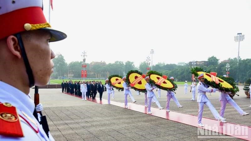 [Ảnh] Lãnh đạo Đảng, Nhà nước vào Lăng viếng Chủ tịch Hồ Chí Minh