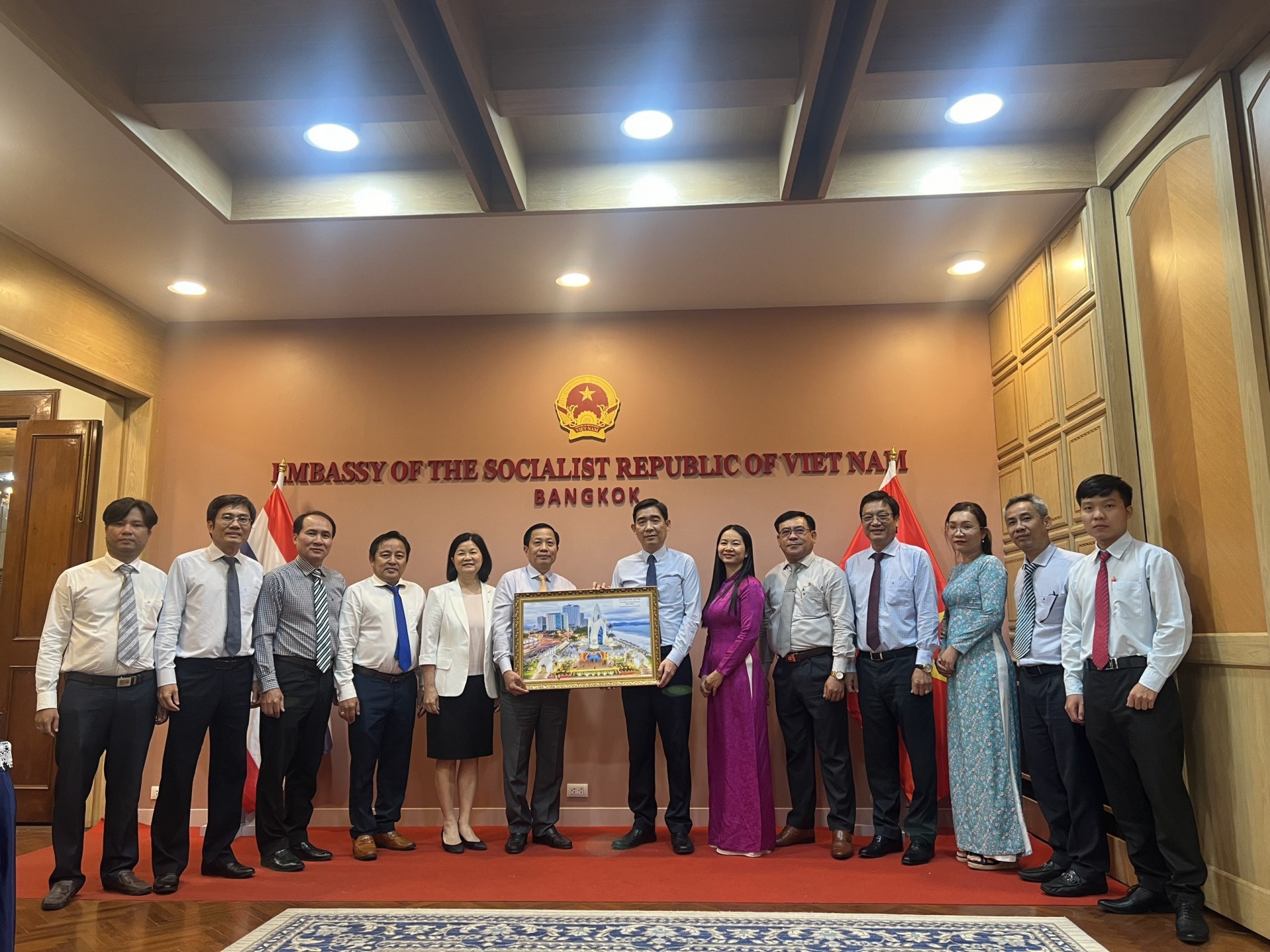Phó Bí thư Tỉnh ủy Khánh Hòa Hà Quốc Trị thăm và làm việc với Đại sứ quán Việt Nam tại Thái Lan