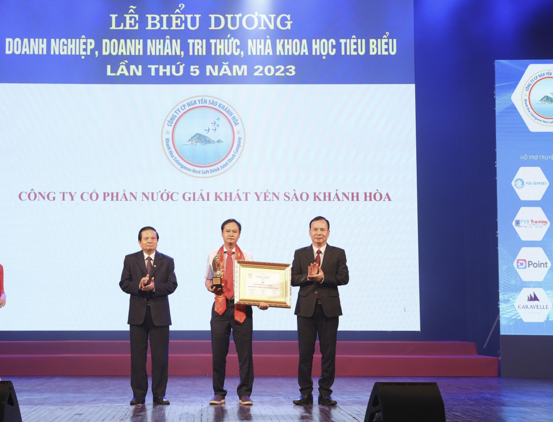 Công ty Cổ phần Nước giải khát Yến sào Khánh Hòa: 3 năm liên tiếp được vinh danh Top 10 thương hiệu được tin dùng nhất Việt Nam