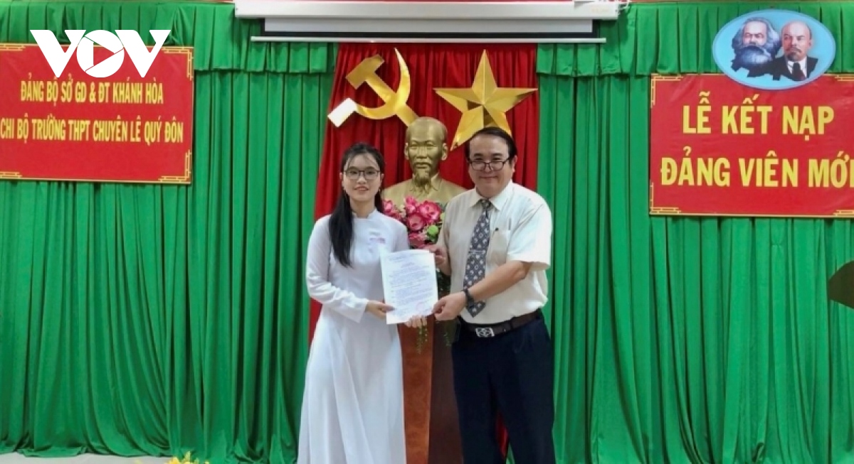           Kết nạp sinh viên vào Đảng, cách làm mới ở Khánh Hòa       