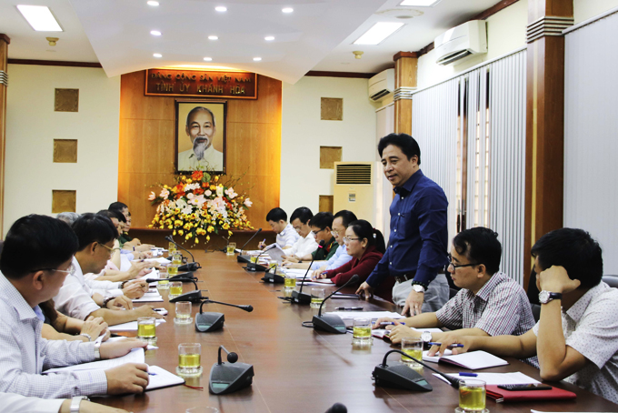 Thường trực Tỉnh ủy Khánh Hòa giao ban với các cơ quan tham mưu của Tỉnh ủy