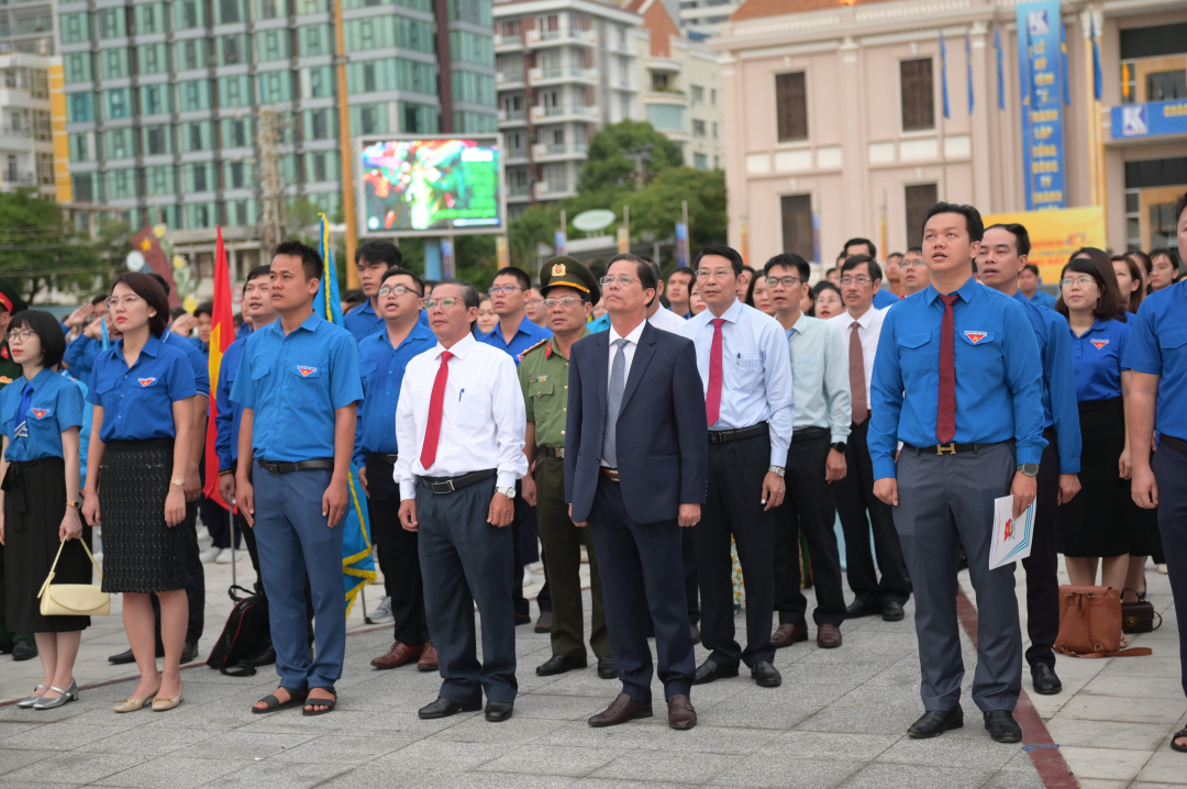 Hơn 500 đoàn viên, hội viên thanh niên tham gia lễ chào cờ tại Quảng trường 2-4