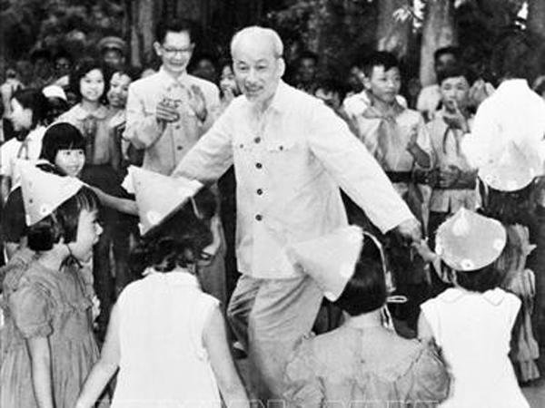 Đẩy mạnh giáo dục đạo đức công dân ở Việt Nam hiện nay dưới ánh sáng Tư tưởng Hồ Chí Minh