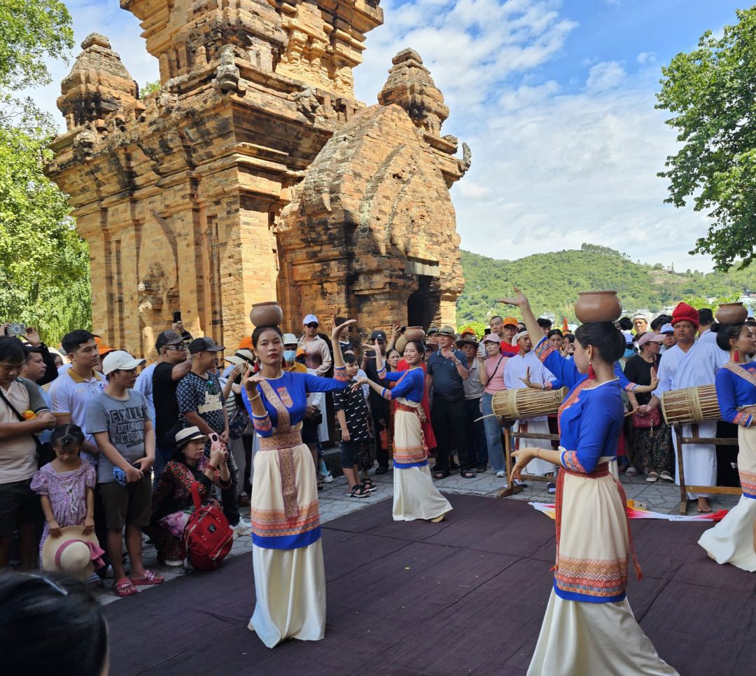 Người dân và du khách vui lễ 2-9 ở Nha Trang