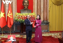 Nguyên Chủ tịch nước Nguyễn Xuân Phúc bàn giao công tác