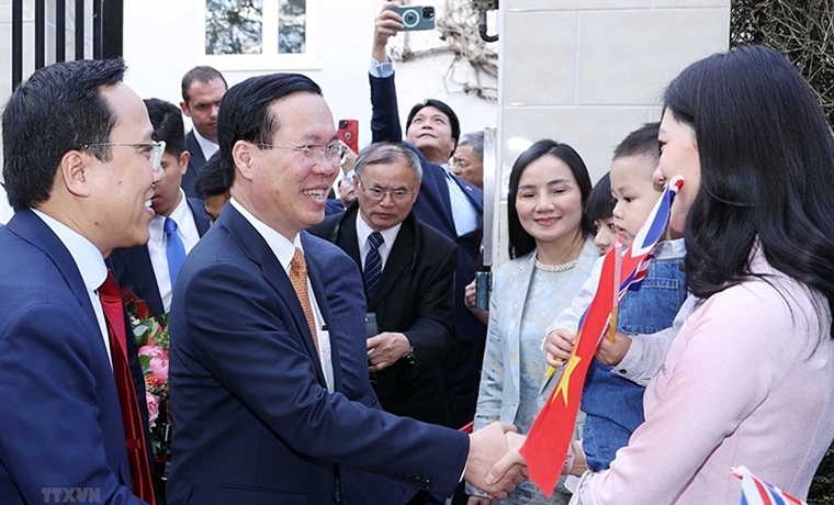  Chủ tịch nước thăm Đại sứ quán và cộng đồng người Việt tại Anh 
