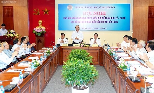 Thủ tướng Nguyễn Xuân Phúc chủ trì Hội nghị các nhà khoa học đóng góp ý kiến cho Tiểu ban Kinh tế - Xã hội