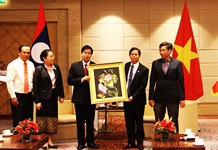 Lãnh đạo tỉnh tiếp đoàn đại biểu cấp cao thủ đô Viêng Chăn, Lào