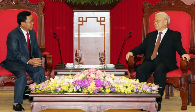 Tổng Bí thư Nguyễn Phú Trọng tiếp Đoàn đại biểu Văn phòng T.Ư Đảng NDCM Lào