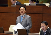 Bộ trưởng Trần Hồng Hà trả lời chất vấn