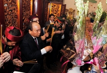 Thủ tướng Nguyễn Xuân Phúc dâng hương tưởng nhớ các Vua Hùng