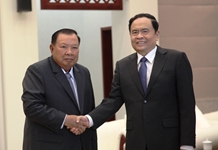 Tổng Bí thư, Chủ tịch nước Lào tiếp Đoàn đại biểu cấp cao Ủy ban Trung ương Mặt trận Tổ quốc Việt Nam