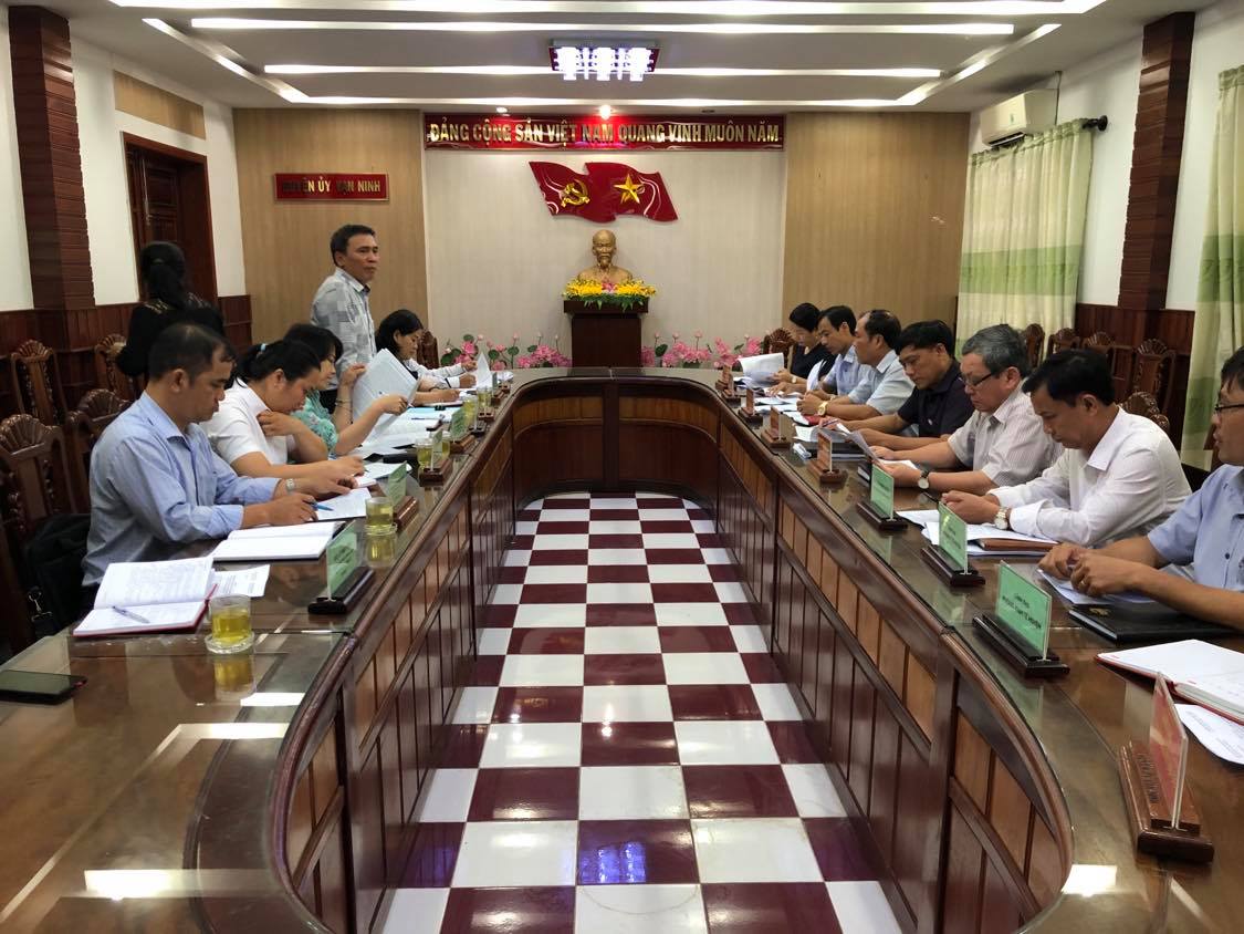 Đoàn Khảo sát công tác an toàn thực phẩm làm việc tại huyện Vạn Ninh