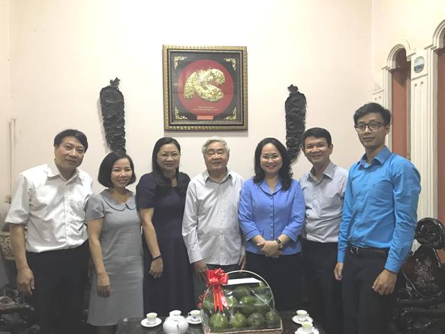 Ủy viên TW Đảng, Phó Trưởng ban Tuyên giáo TW Lâm Phương Thanh thăm đồng chí Phạm Minh Hạc