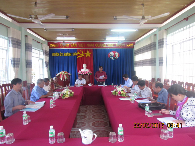 Hội đồng thẩm định lịch sử huyện Khánh Sơn họp thông qua đề cương chi tiết lịch sử đảng bộ huyện giai đoạn 1975-2010