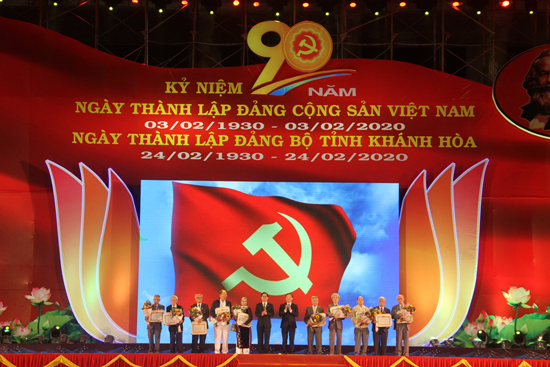 Khánh Hòa: Xúc động Cầu truyền hình kỷ niệm 90 năm Ngày thành lập Đảng Cộng sản Việt Nam và chúc Tết quân, dân huyện Trường Sa