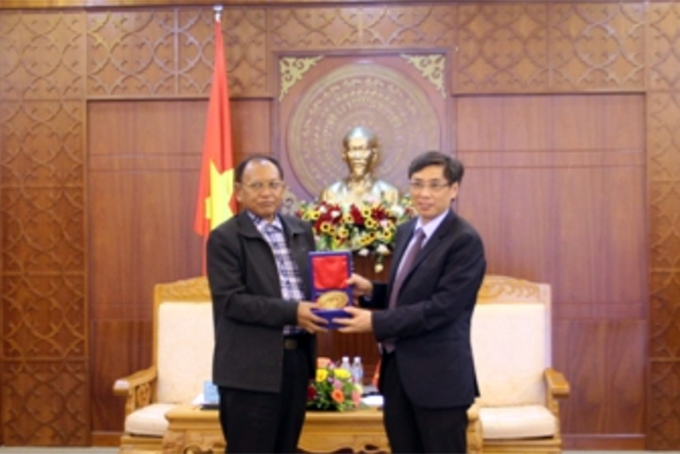 Chủ tịch tỉnh Khánh Hòa tiếp đoàn cán bộ quân đội Khu vực tác chiến Stung treng, Campuchia
