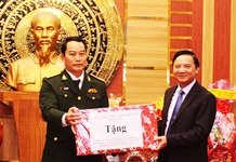 Bí thư Tỉnh ủy Khánh Hòa Nguyễn Khắc Định thăm các đơn vị quân đội