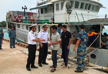 Đảo Sinh Tồn hỗ trợ 46 ngư dân Quảng Ngãi gặp nạn trên biển
