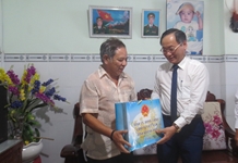 Thăm và tặng quà các gia đình chính sách tiêu biểu TP. Nha Trang