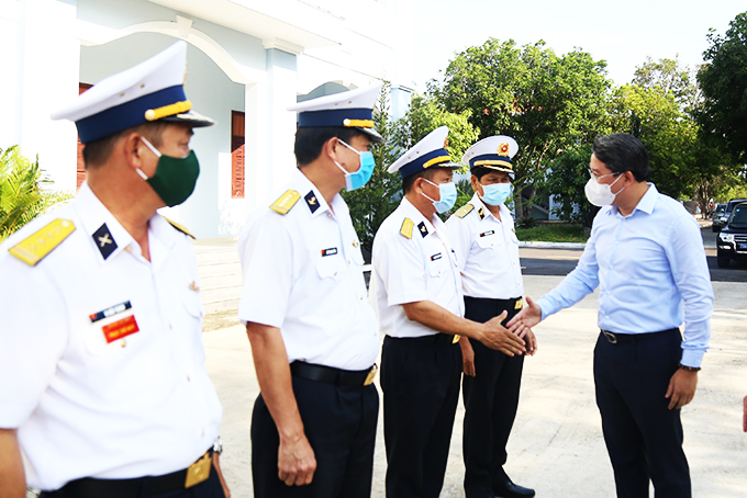 Bí thư Tỉnh ủy Nguyễn Hải Ninh làm việc với Bộ Tư lệnh Vùng 4 Hải quân
