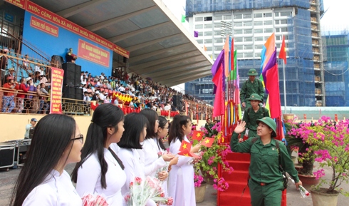 Thanh niên Khánh Hòa hăng hái lên đường nhập ngũ