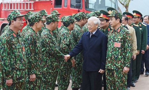 Tổng Bí thư Nguyễn Phú Trọng thăm, kiểm tra công tác huấn luyện, sẵn sàng chiến đấu của quân đội