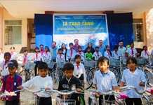 Tặng 48 chiếc xe đạp cho học sinh nghèo vượt khó xã Sơn Lâm, huyện Khánh Sơn
