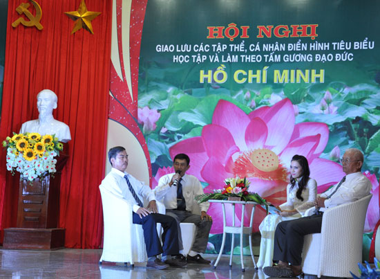 Van Ninh: Tuyên dương, khen thưởng 95 tập thể, cá nhân học tập và làm theo tấm gương đạo đức Hồ Chí Minh