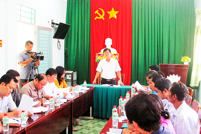 Ông Nguyễn Tấn Tuân làm việc với xã Giang Ly