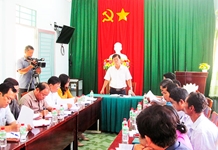 Ông Nguyễn Tấn Tuân làm việc với xã Giang Ly