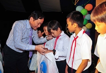 Tổ chức Đêm hội trăng rằm cho thiếu nhi huyện Vạn Ninh