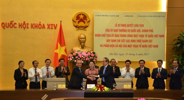 Ủy ban Thường vụ Quốc hội, Chính phủ, Đoàn Chủ tịch Ủy ban T.Ư MTTQ Việt Nam ký Nghị quyết liên tịch