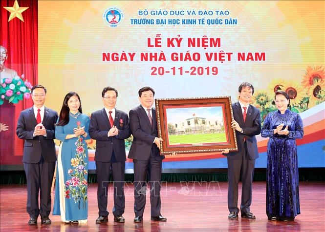 Chủ tịch Quốc hội Nguyễn Thị Kim Ngân dự Lễ Kỷ niệm Ngày Nhà giáo Việt Nam tại Trường Đại học Kinh tế quốc dân