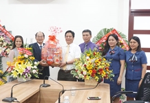 Ban Tuyên giáo Tỉnh ủy thăm, chúc mừng Sở Giáo dục và Đào tạo và một số trường nhân Ngày Nhà giáo Việt Nam