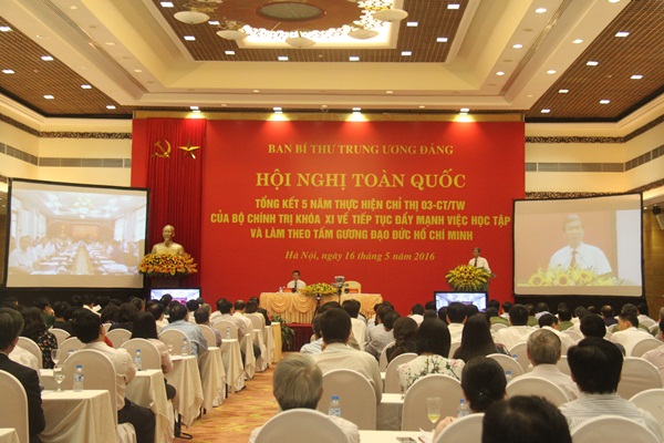 Đẩy mạnh việc học tập và làm theo tư tưởng, đạo đức, phong cách Hồ Chí Minh trong toàn Đảng và xã hội