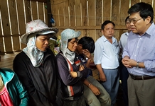 Lãnh đạo tỉnh Khánh Hòa thăm, hỗ trợ gia đình người bị nạn trong vụ nổ
