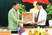 Tiếp đoàn công tác của Văn phòng Trung ương Đảng Nhân dân cách mạng Lào