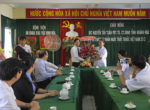 Lãnh đạo tỉnh Khánh Hòa thăm Bệnh viện Đa khoa khu vực Ninh Hòa