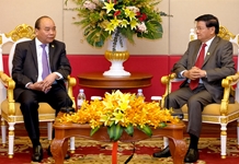 Thủ tướng Nguyễn Xuân Phúc gặp Thủ tướng Lào